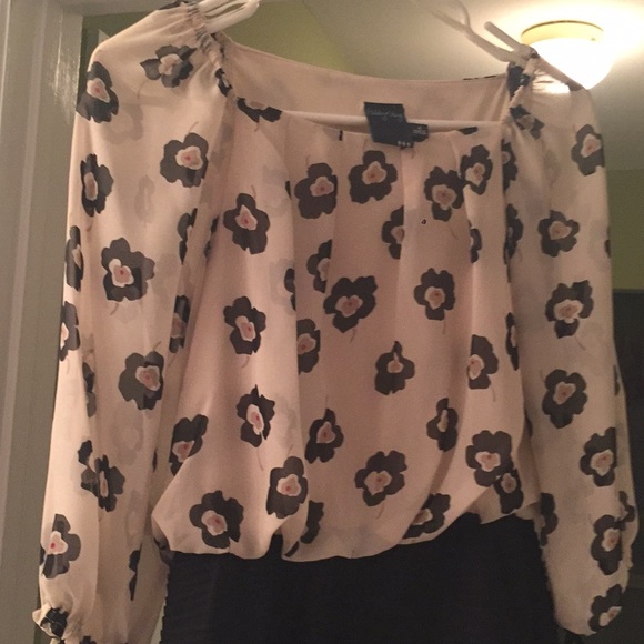 Classy, professional and polished dress - Picture 2 of 5